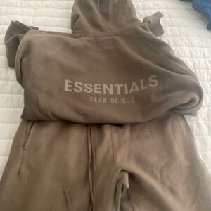 Fear of god essentials sweat suit. Harvest color